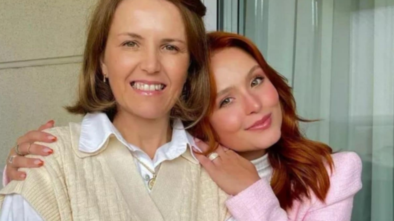 Mãe de Larissa Manoela reclama das cobranças de bens e dinheiro em áudio