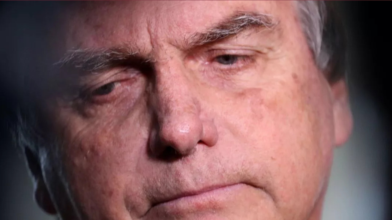 PF vai investigar a origem dos R$17 milhões enviados via pix para o ex-presidente Bolsonaro