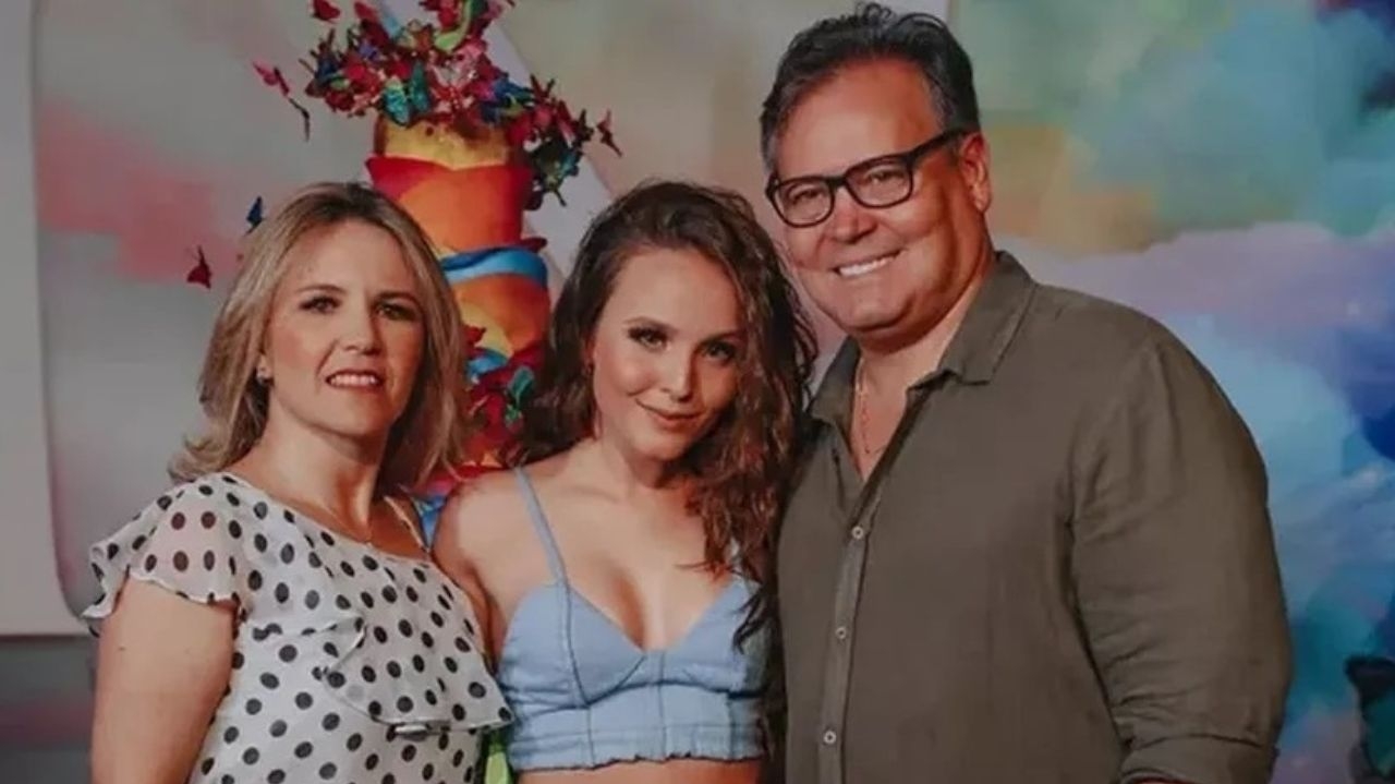 Larissa Manoela foi avisada sobre má gestão dos pais em sua carreira