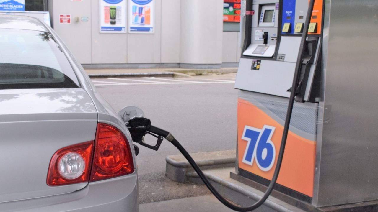 Segundo levantamento, gasolina tem aumento de 6,3% e diesel de 12,8%