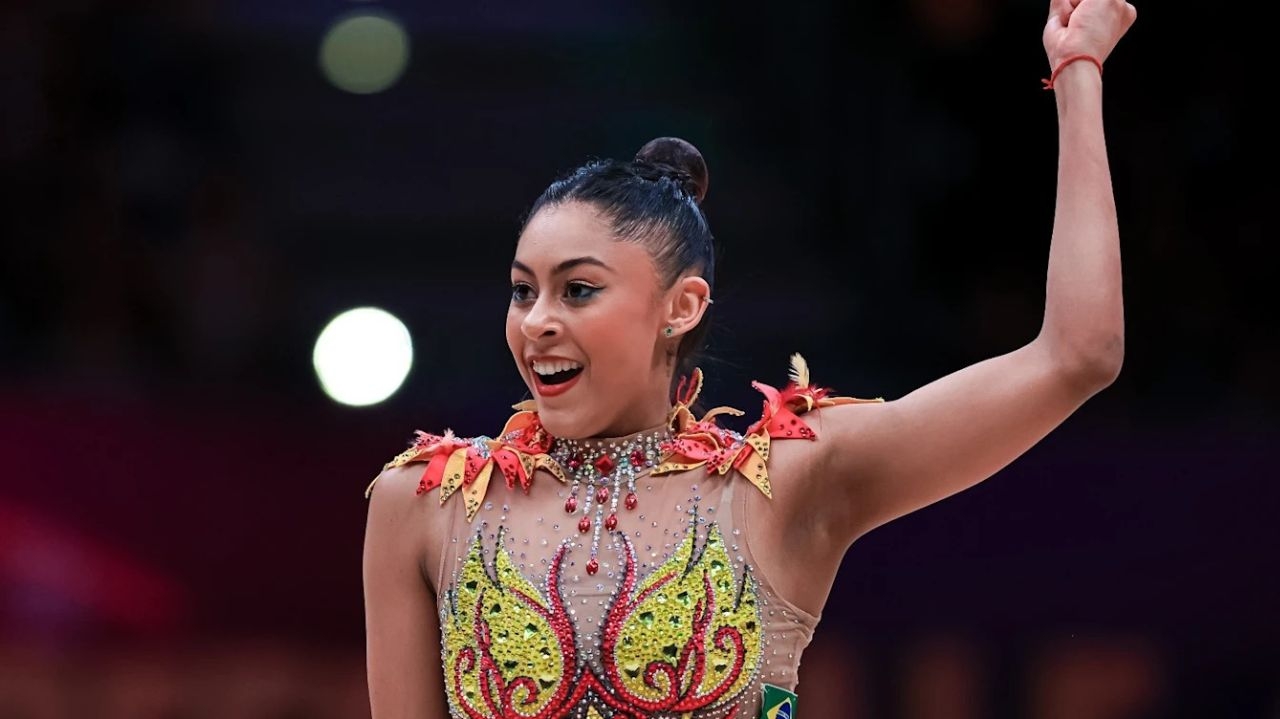 Bárbara conquista vaga para Paris 2024 e disputa final no Mundial de Ginástica Rítmica