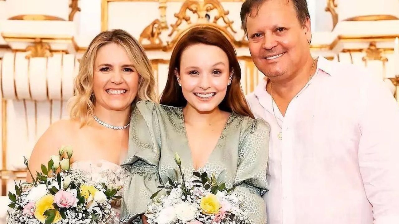 Mãe de Larissa Manoela procura exorcista para salvar sua família