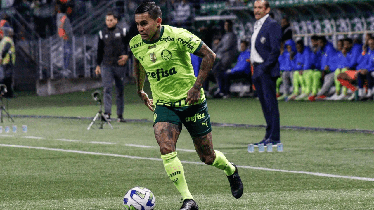 Torção no joelho tira Dudu de campo em Palmeiras x Vasco e avaliação será nesta segunda-feira