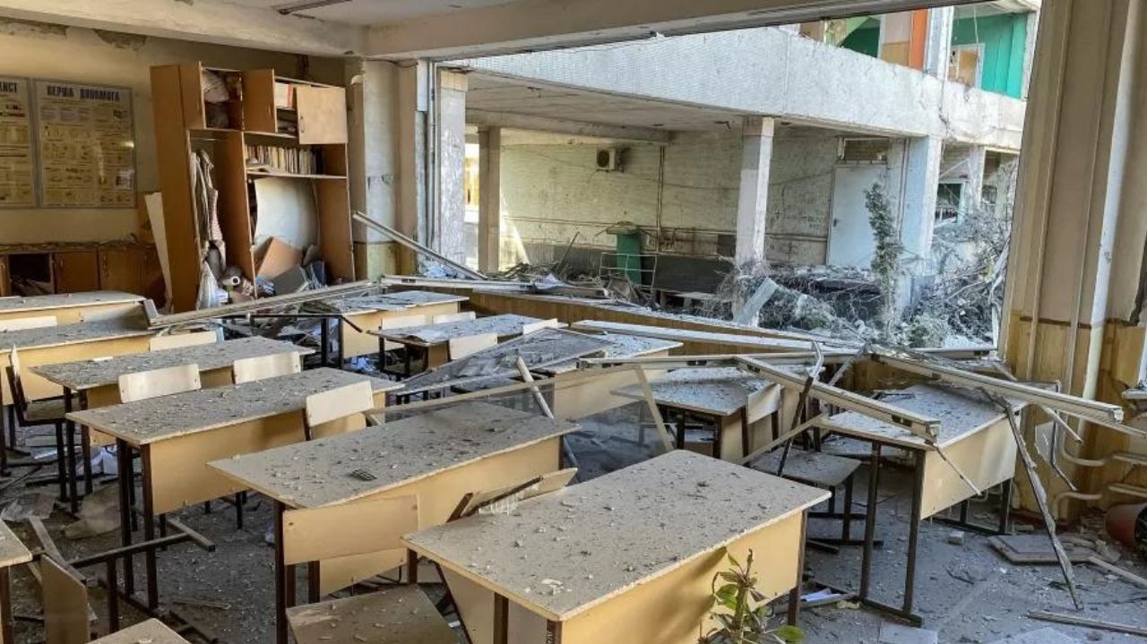 Unicef afirma que mais de 1.300 escolas foram destruídas devido à guerra na Ucrânia