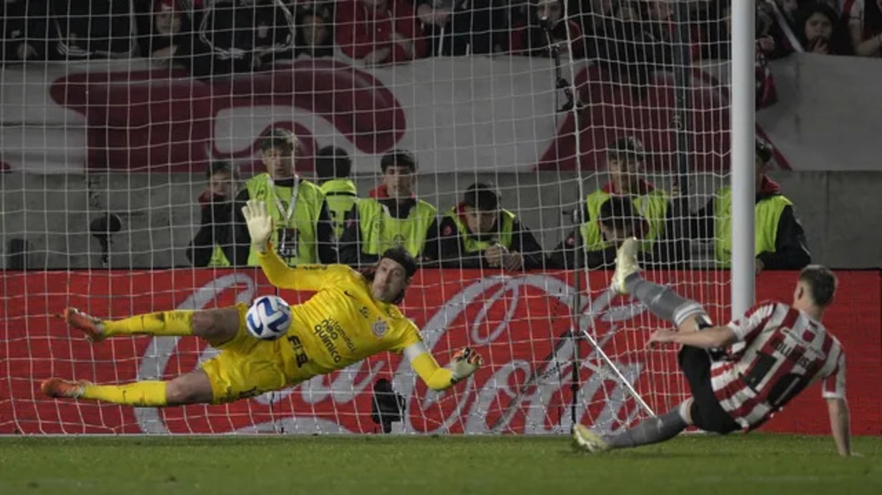 Corinthians alcança semifinais da Sul-Americana em disputa de pênaltis contra o Estudiantes