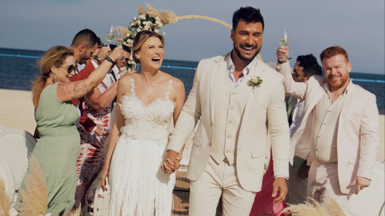 Julio Rocha e Karoline Kleine se casam em Cancún