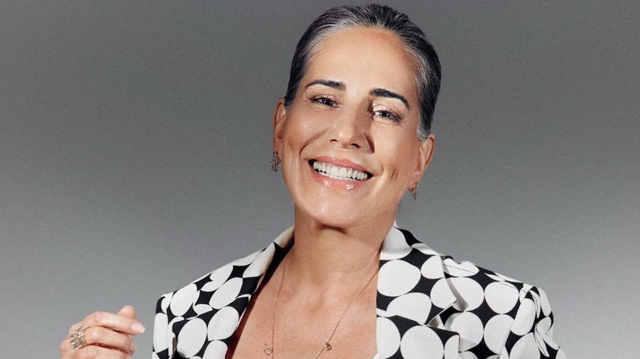 Glória Pires aparece ao lado de filho caçula durante show do marido e das filhas