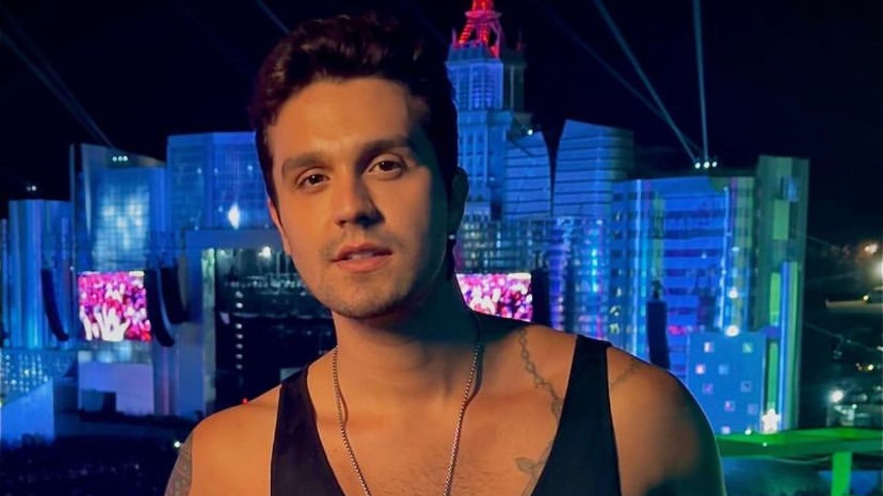 Yasmin Brunet e Luan Santana curtem a noite no The Town e reforçam rumores de affair