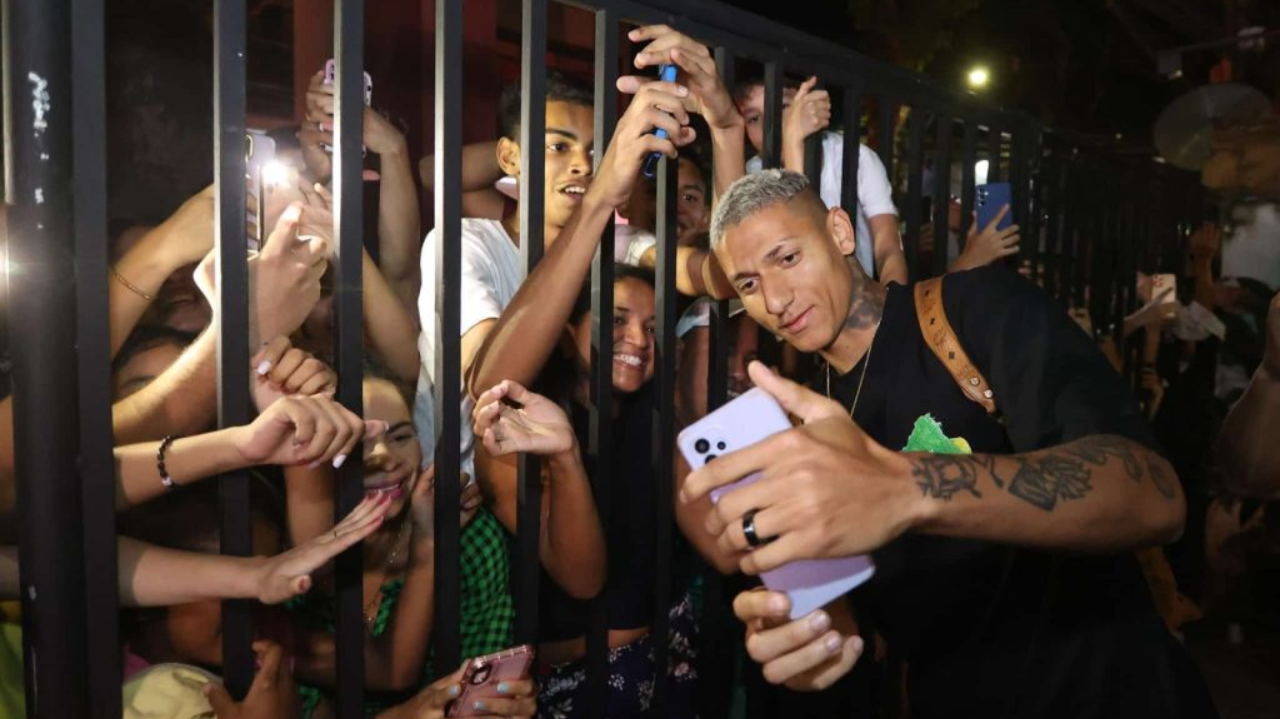 Jogadores vindos da Europa desembarcam em Belém e elenco do Brasil fica quase completo