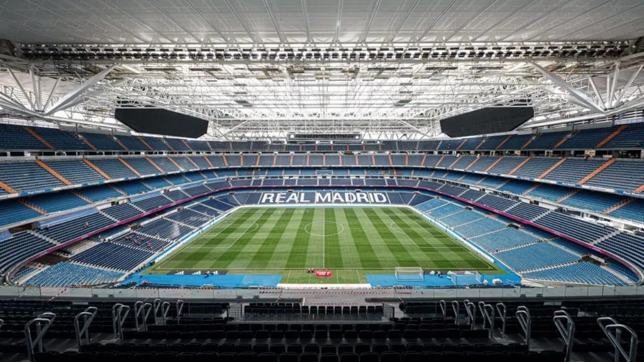 Real Madrid reabre Santiago Bernabéu e divulga imagens do novo gramado retrátil