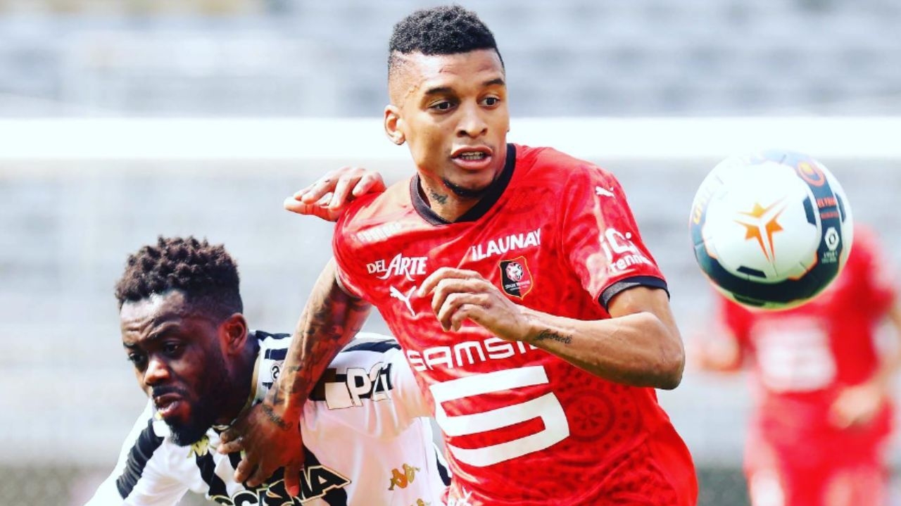 Internacional fica perto de contratar lateral Dalbert