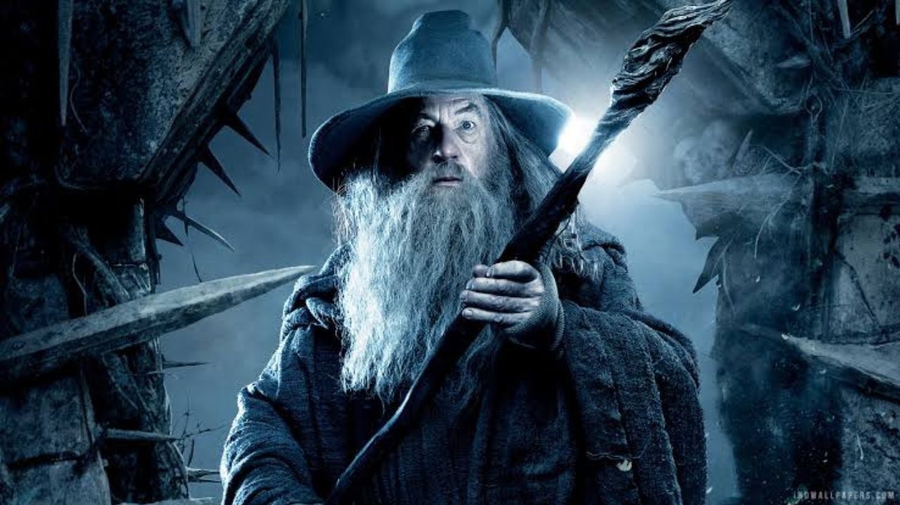 Ian McKellen ironiza atores que recusaram o papel de Gandalf em “O Senhor dos Anéis”