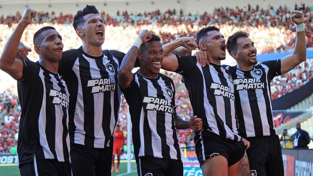 Botafogo pode igualar pontuação de cinco campeões brasileiros caso vença os jogos no Nilton Santos