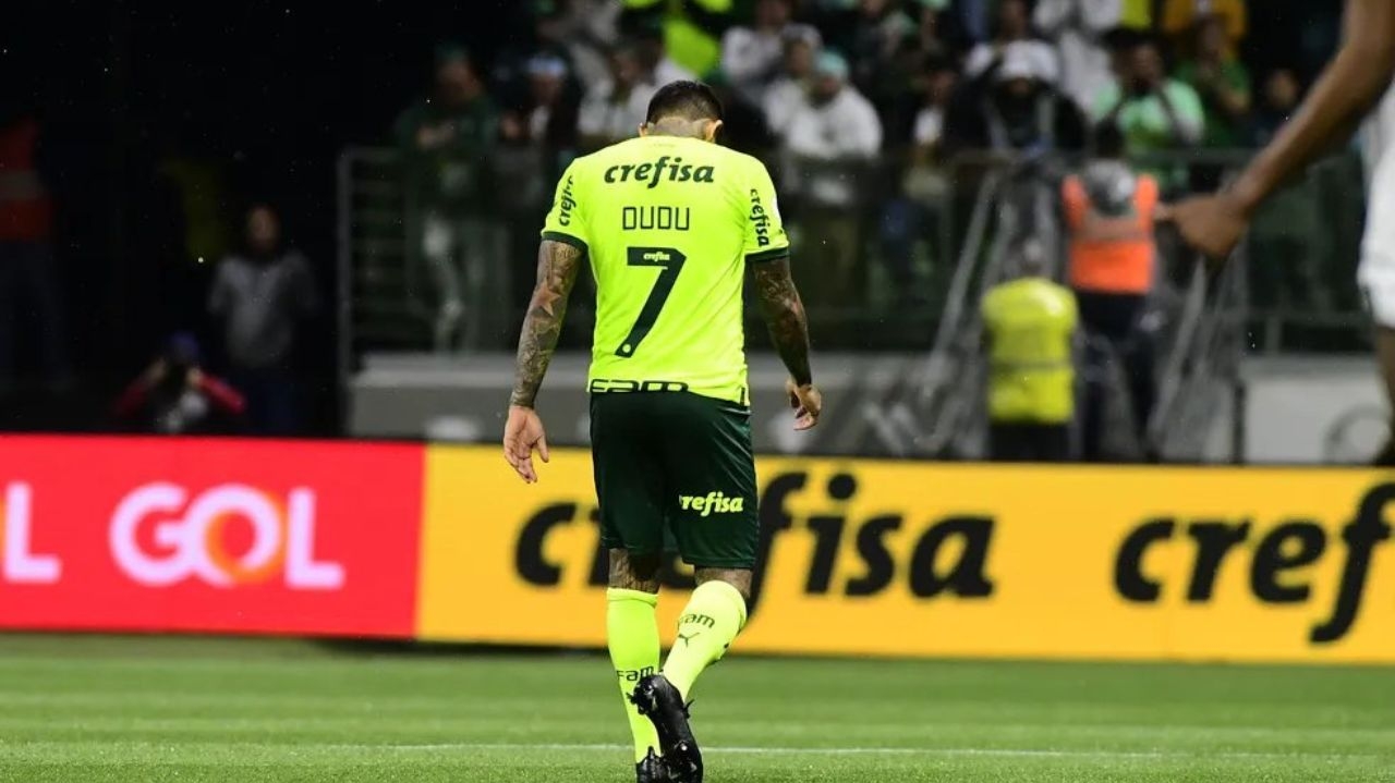 Palmeiras divulga prazo máximo para recuperação de Dudu