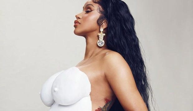 Cantora Cardi B anuncia sua segunda gravidez em premiação