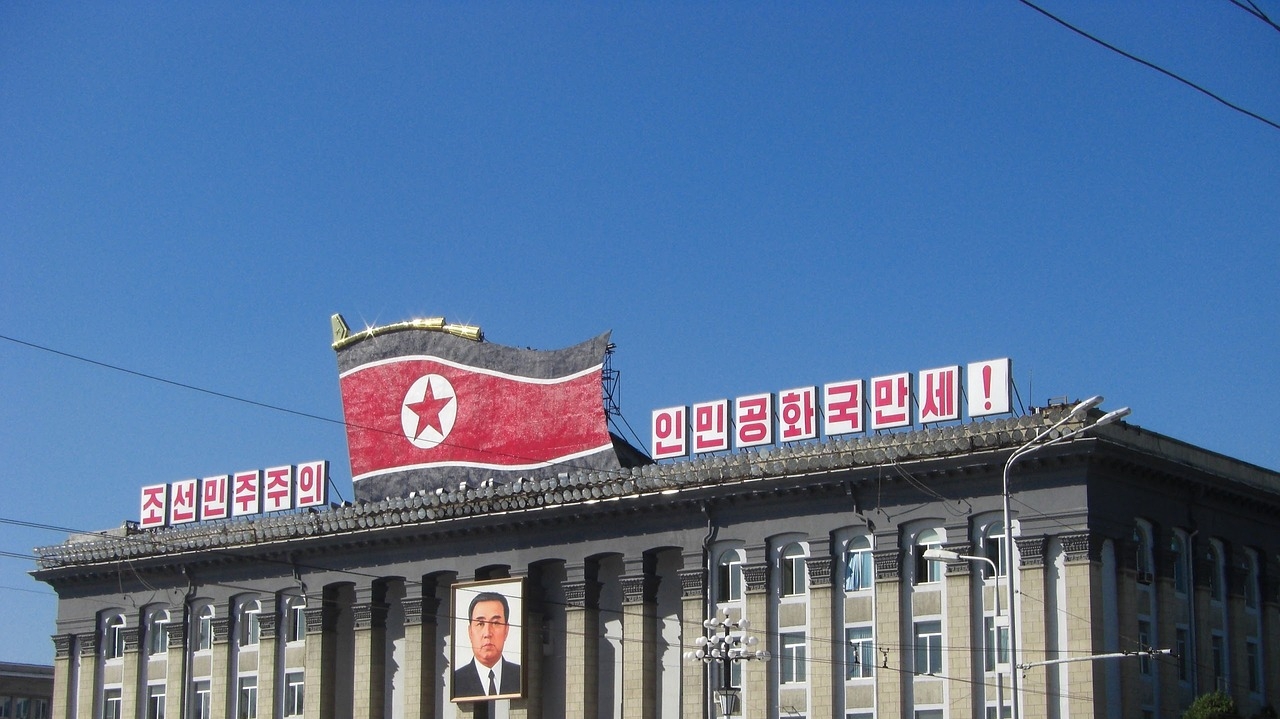 Coreia do Norte dispara mísseis balísticos antes de encontro com Putin