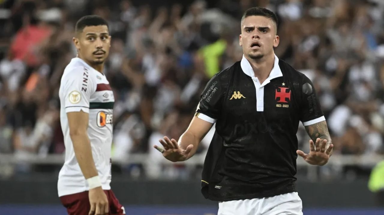 Gabriel Pec garante vitória do Vasco e dedica gols para menino Gui