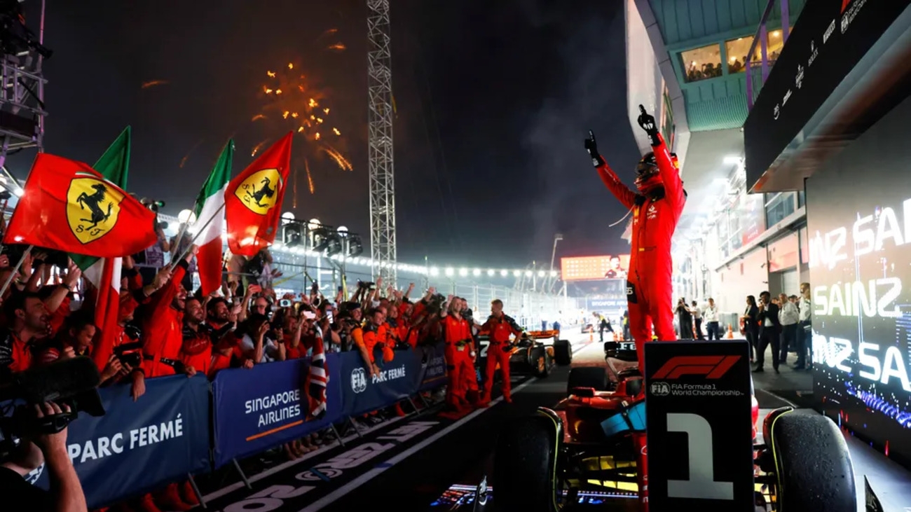 Ferrari encerra jejum de 434 dias com vitória de Sainz em Singapura