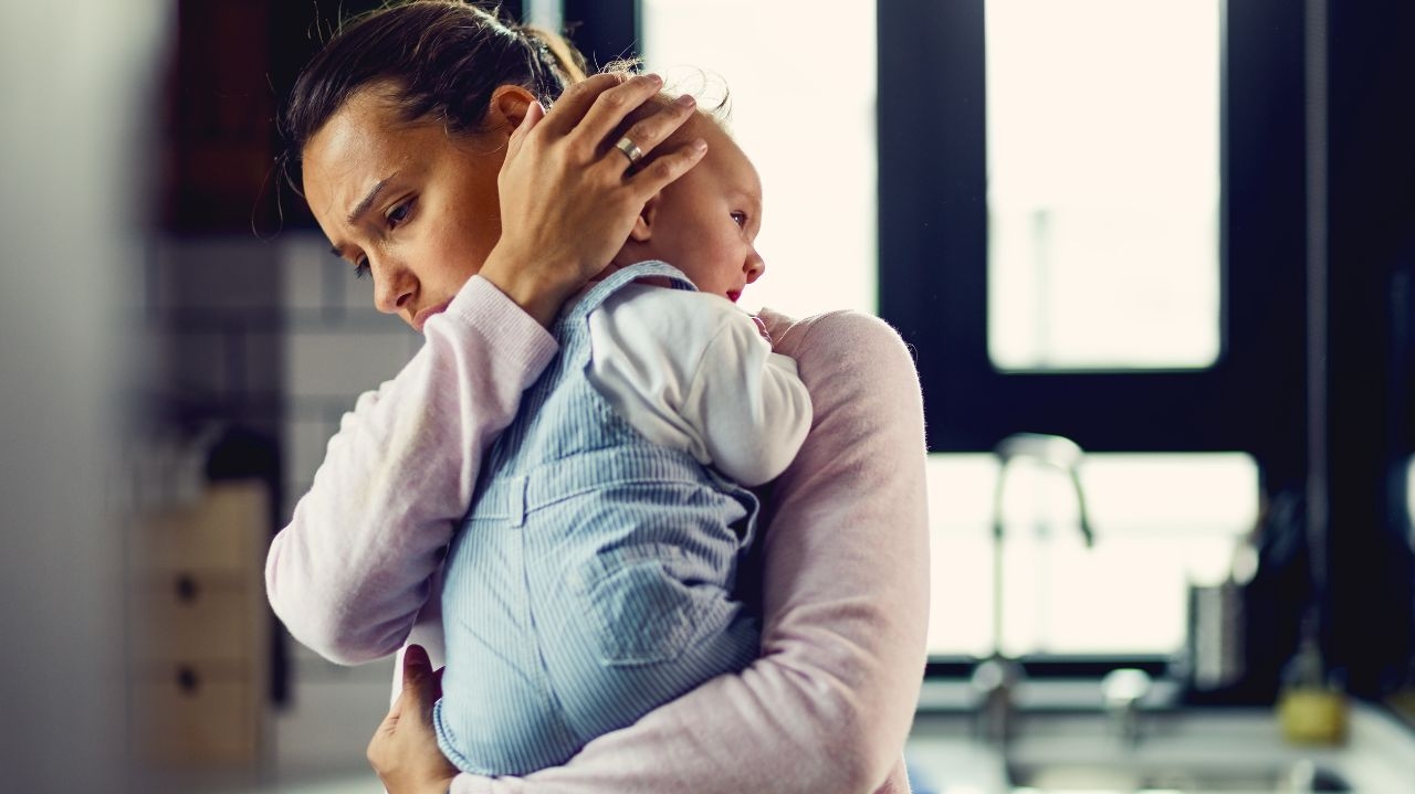 Setembro amarelo: como a depressão pós-parto afeta a saúde do bebê