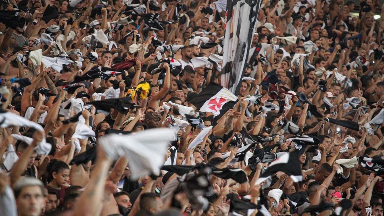 De volta a São Januário após 90 dias, torcida vascaína esgota ingressos com promessa de festa