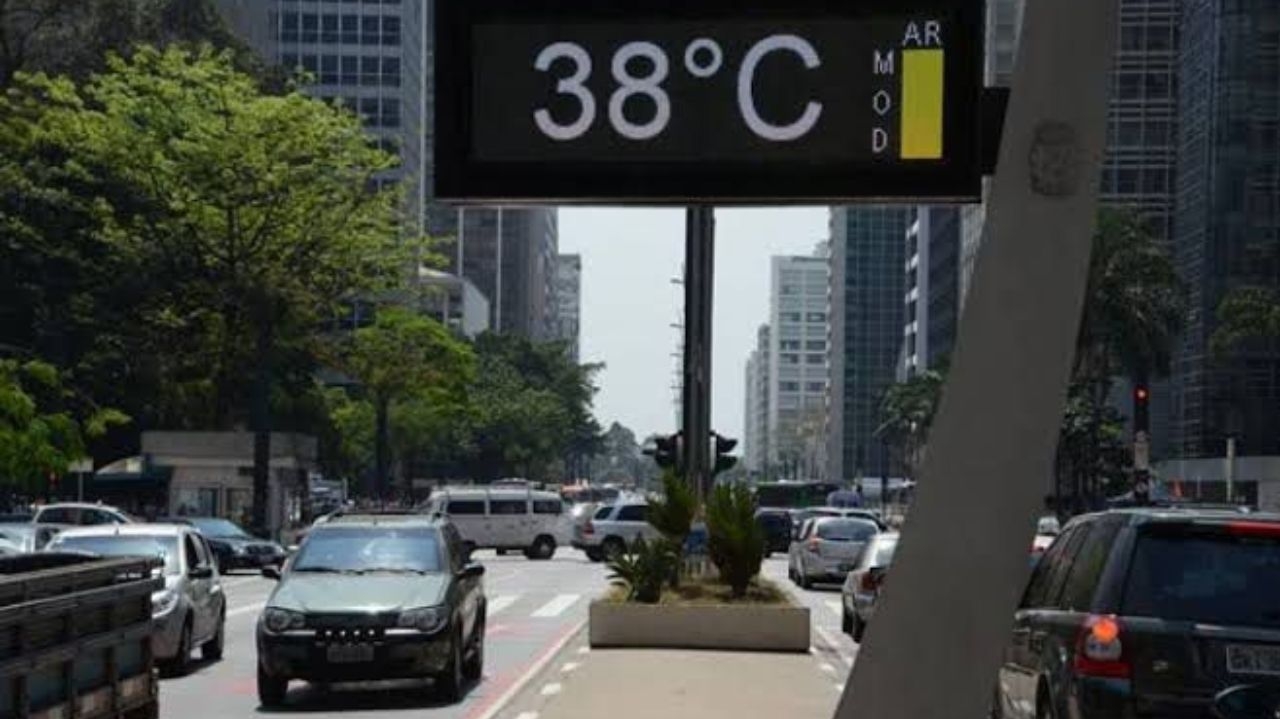 Onda de calor afeta o Brasil; prefeitura de SP entra com ação para amparar moradores de rua
