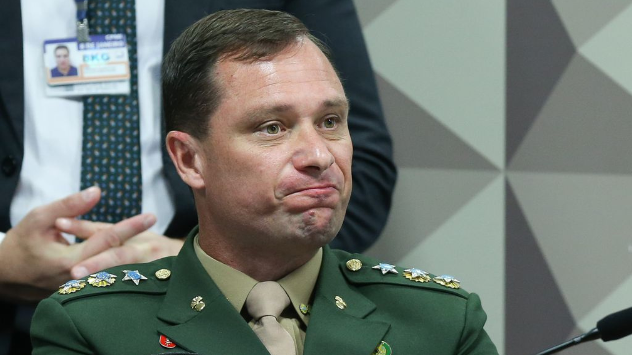 Mauro Cid diz que Bolsonaro se reuniu com as Forças Armadas para planejar suposto golpe