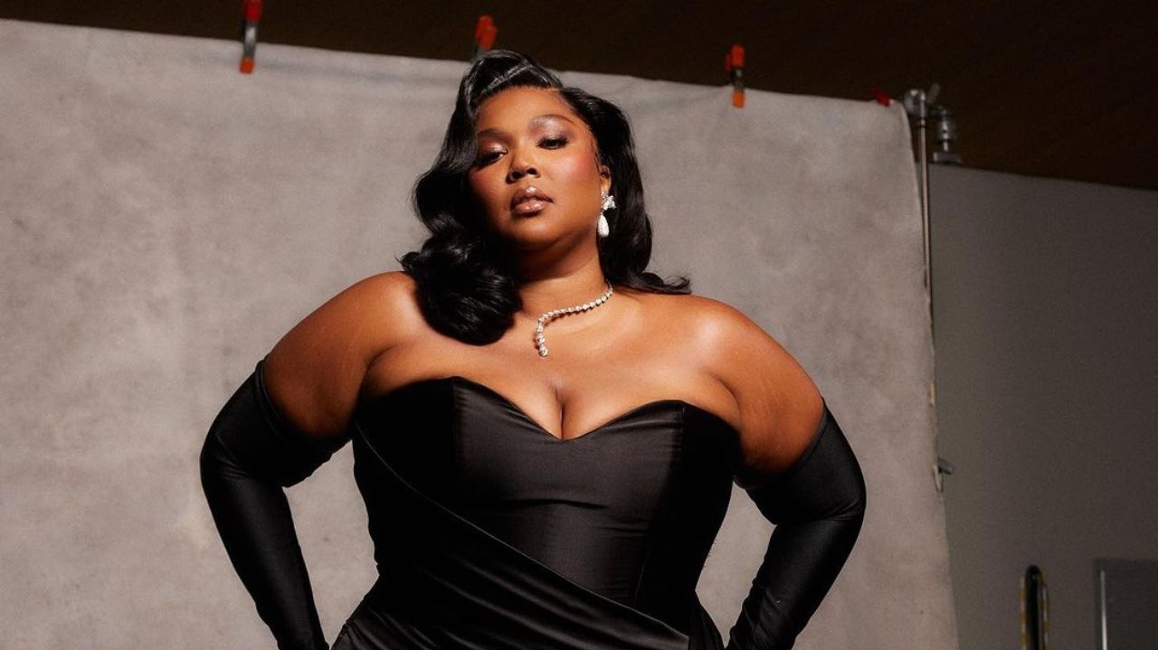 Lizzo recebe novas denúncias de assédio da estilista Asha Daniels