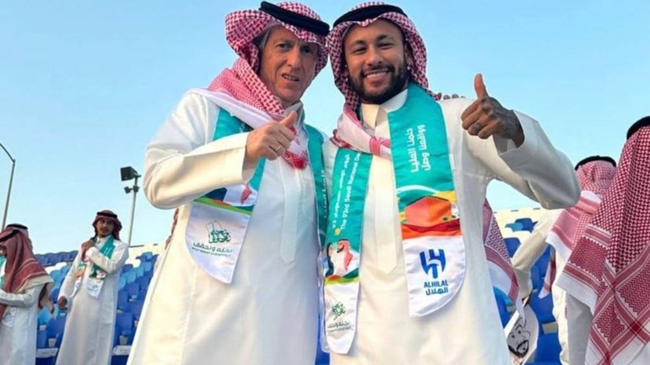 Neymar e jogadores do Al-Hilal usam roupas típicas no “Dia da Arábia”