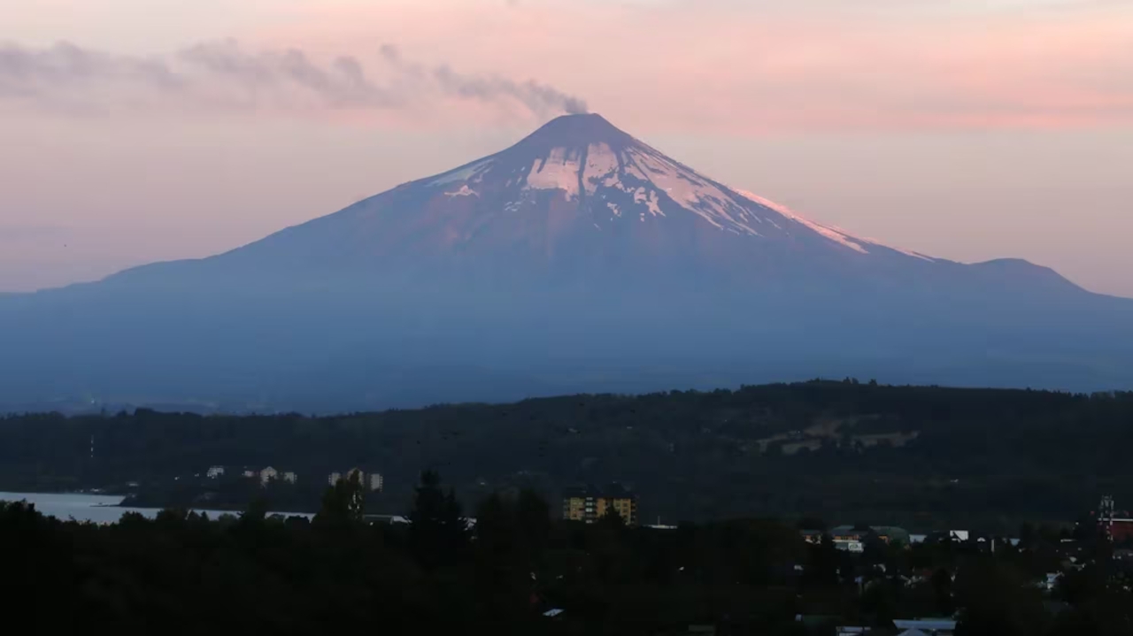 Aumento na atividade do vulcão Villarrica leva a alerta laranja no Chile