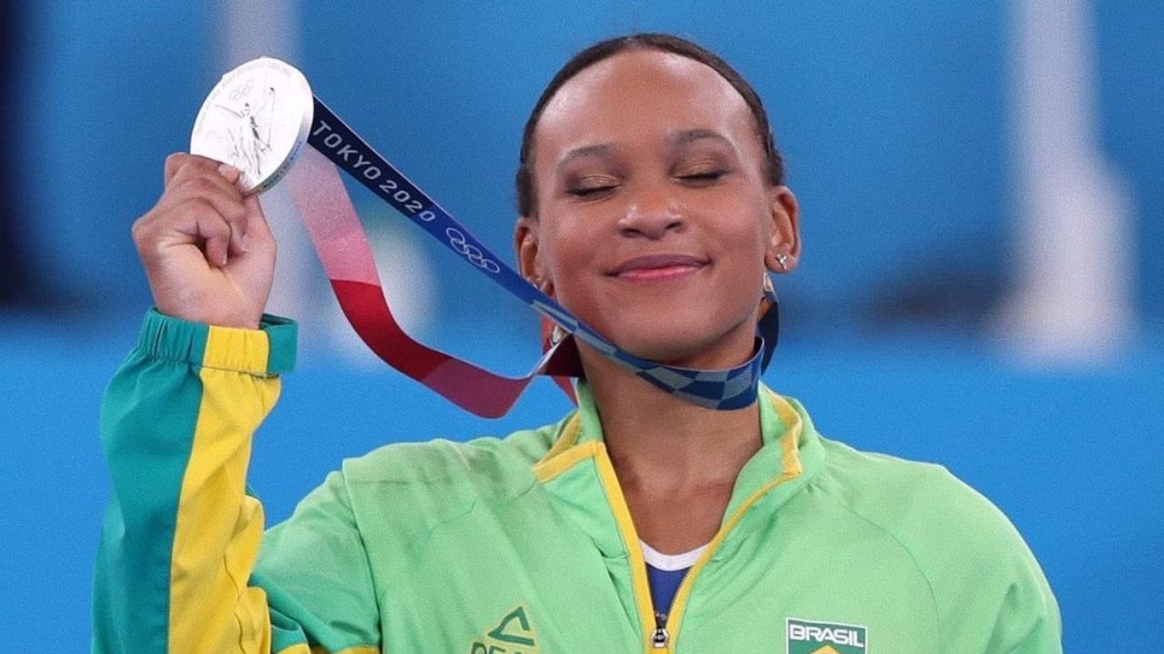 Rebeca Andrade e Simone Biles vão se encontrar apenas pela quarta vez