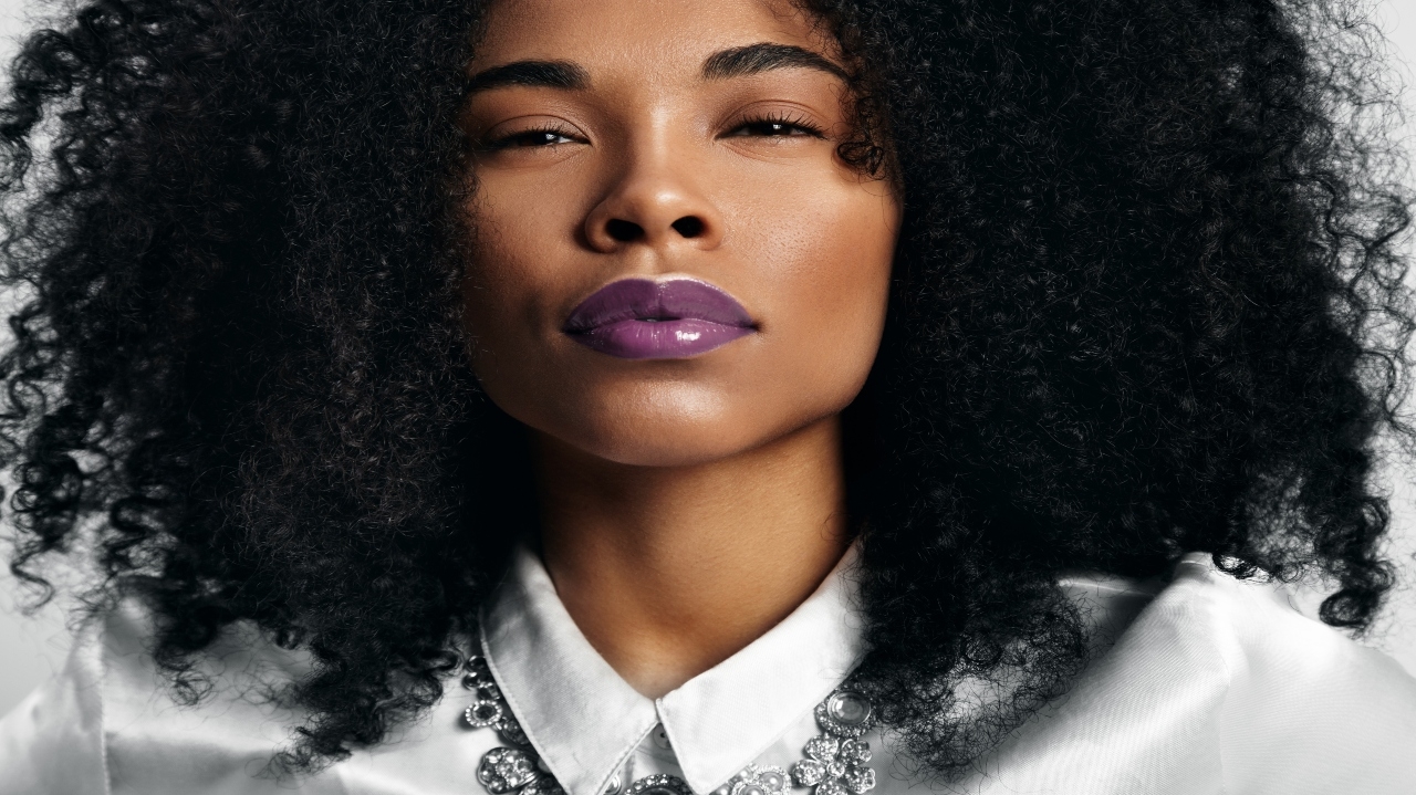 Saiba como escolher batom para pele negra e dicas de produtos que você deve conhecer