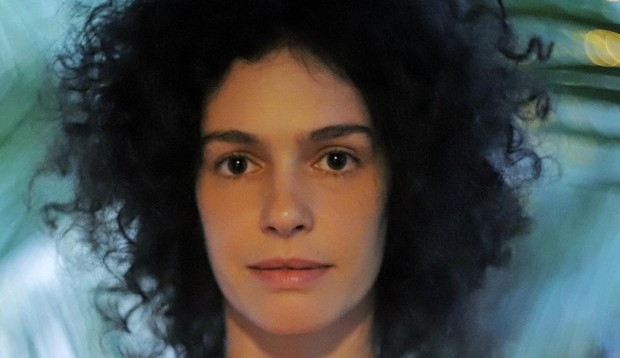Atriz Maria Flor anuncia gravidez de seu primeiro filho