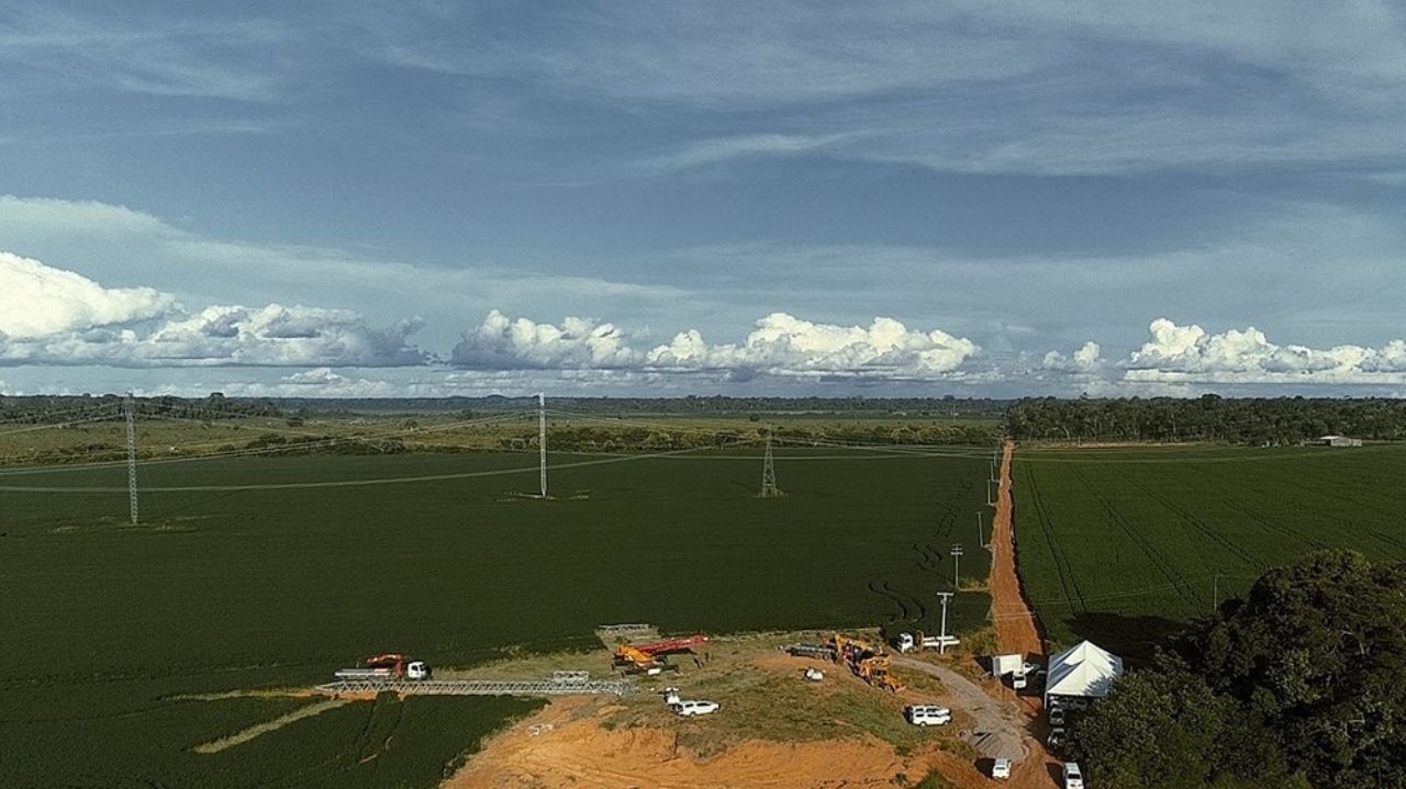 Desligamento de linha de transmissão de energia elétrica no Brasil ocorre devido à seca histórica