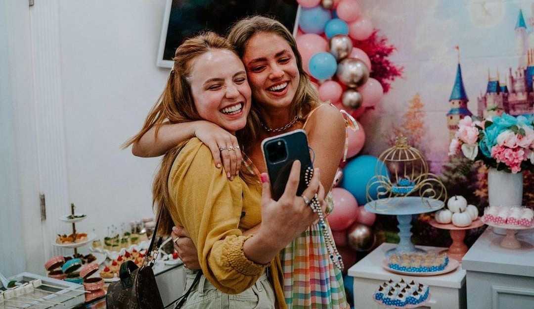 Larissa Manoela e Bianca Palheiras se pronunciam sobre suposto affair