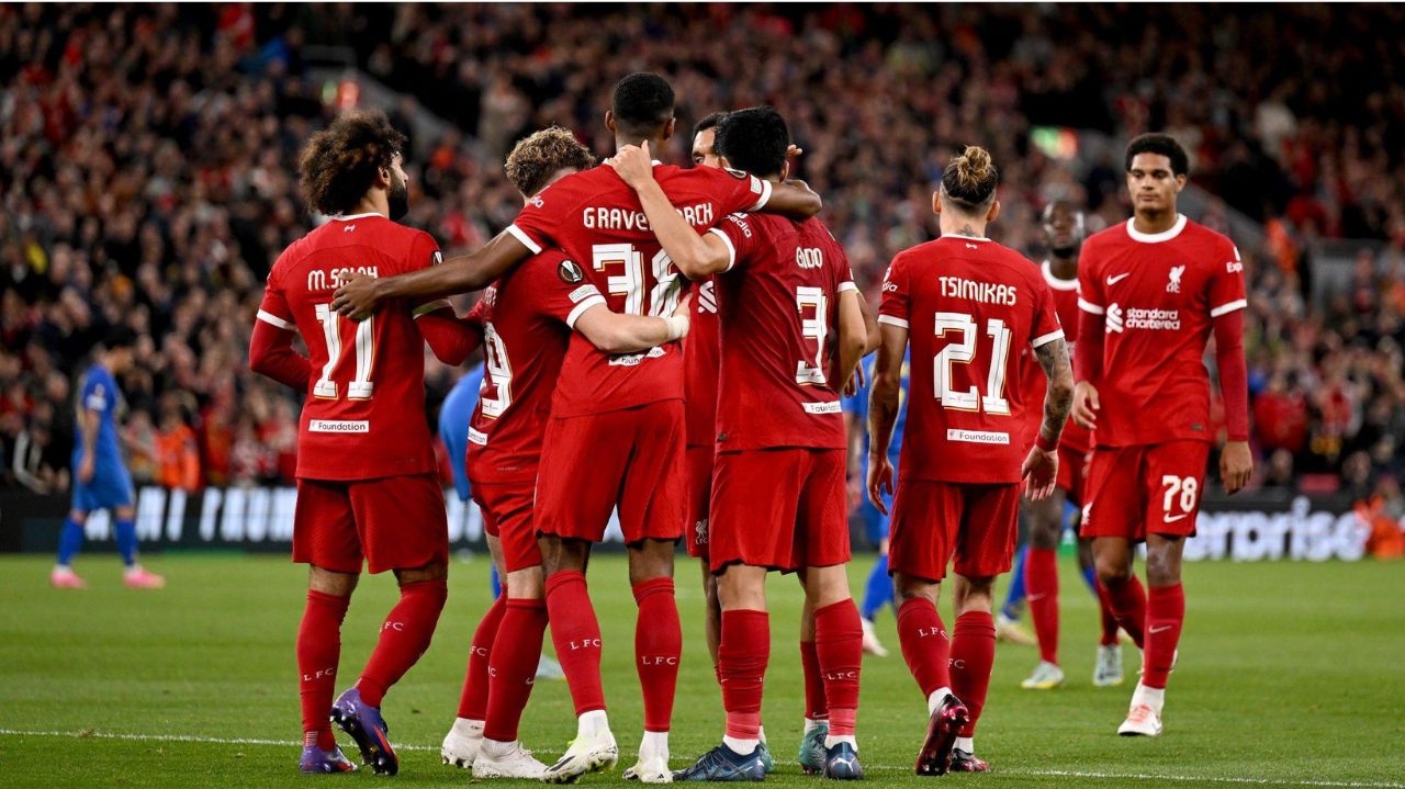 Liverpool derrota o Saint-Gilloise em Anfield e segue líder na Europa League