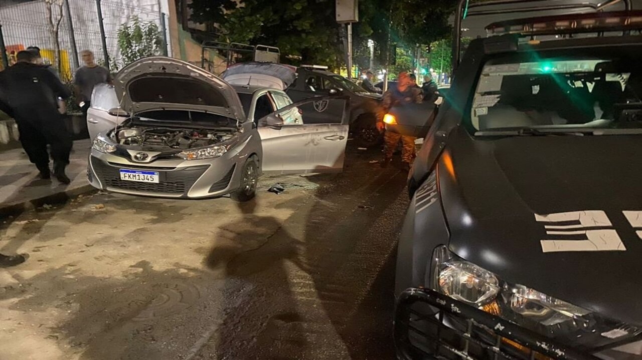 Telefone encontrado em roupa de suspeito do assassinato de médicos passa por perícia