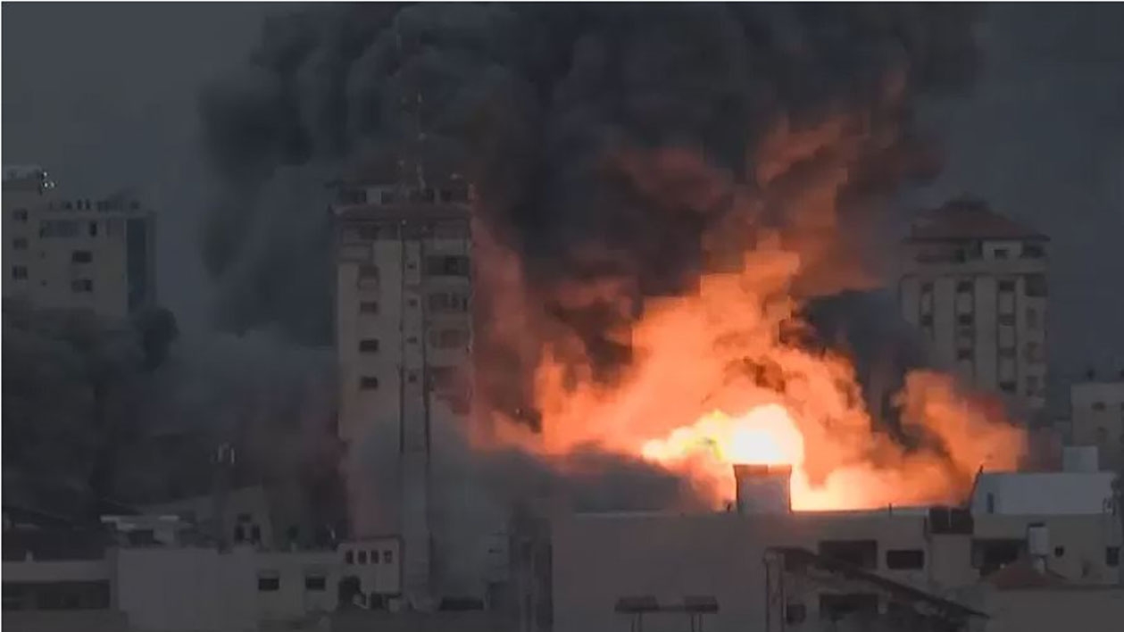 Novas explosões marcam segundo dia de conflito entre Israel e Hamas, com mais de 600 vítimas