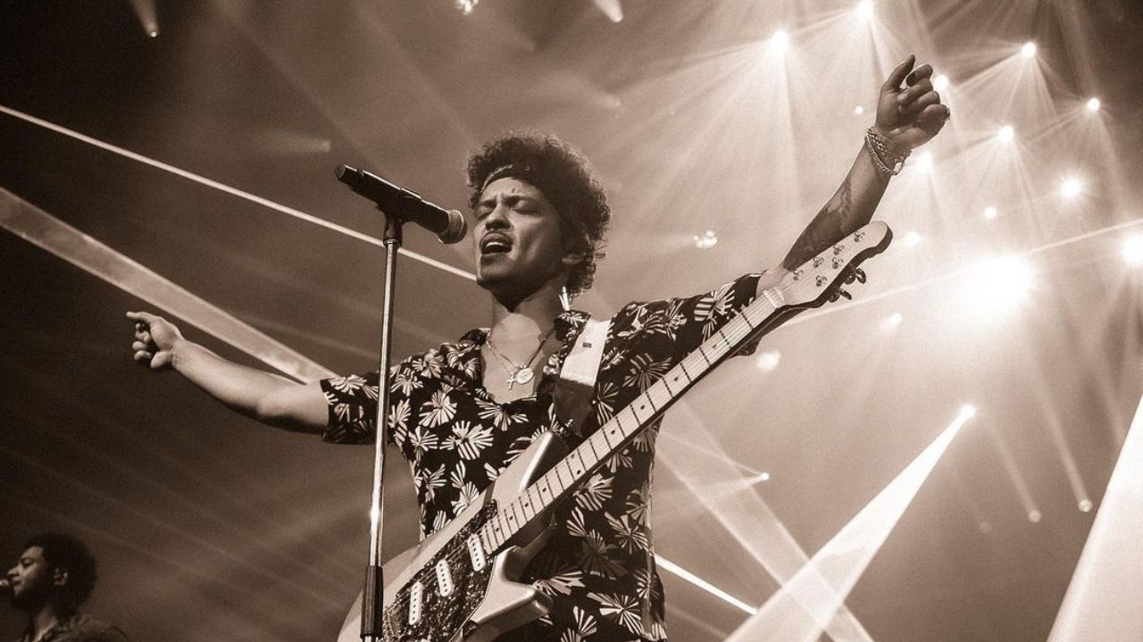 Bruno Mars completa 38 anos; conheça mais sobre o dono de hits que marcaram gerações