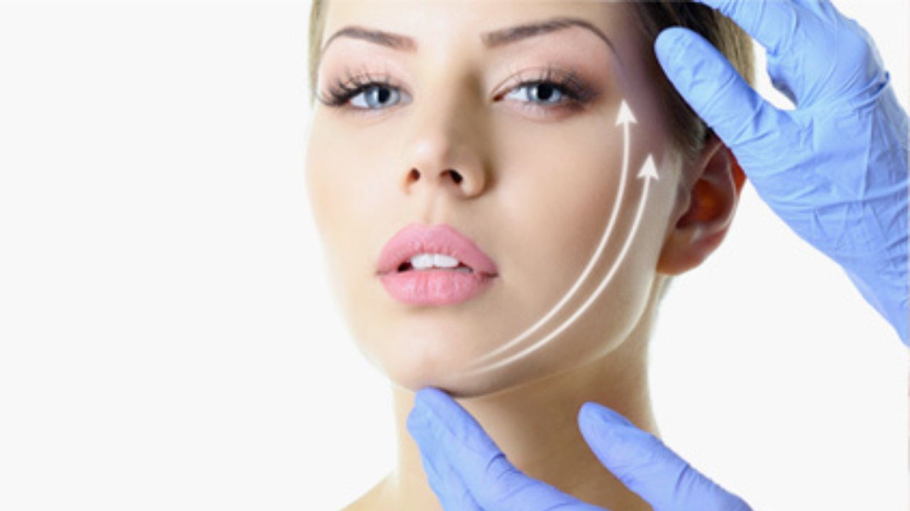 Técnica inovadora de lifting facial profundo permite realização por vídeo