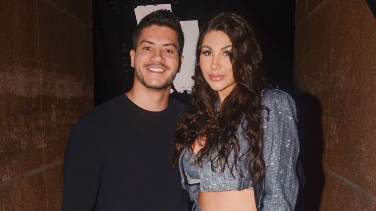 Arthur Aguiar acompanha ex-namorada em exame de ultrassom do primeiro filho
