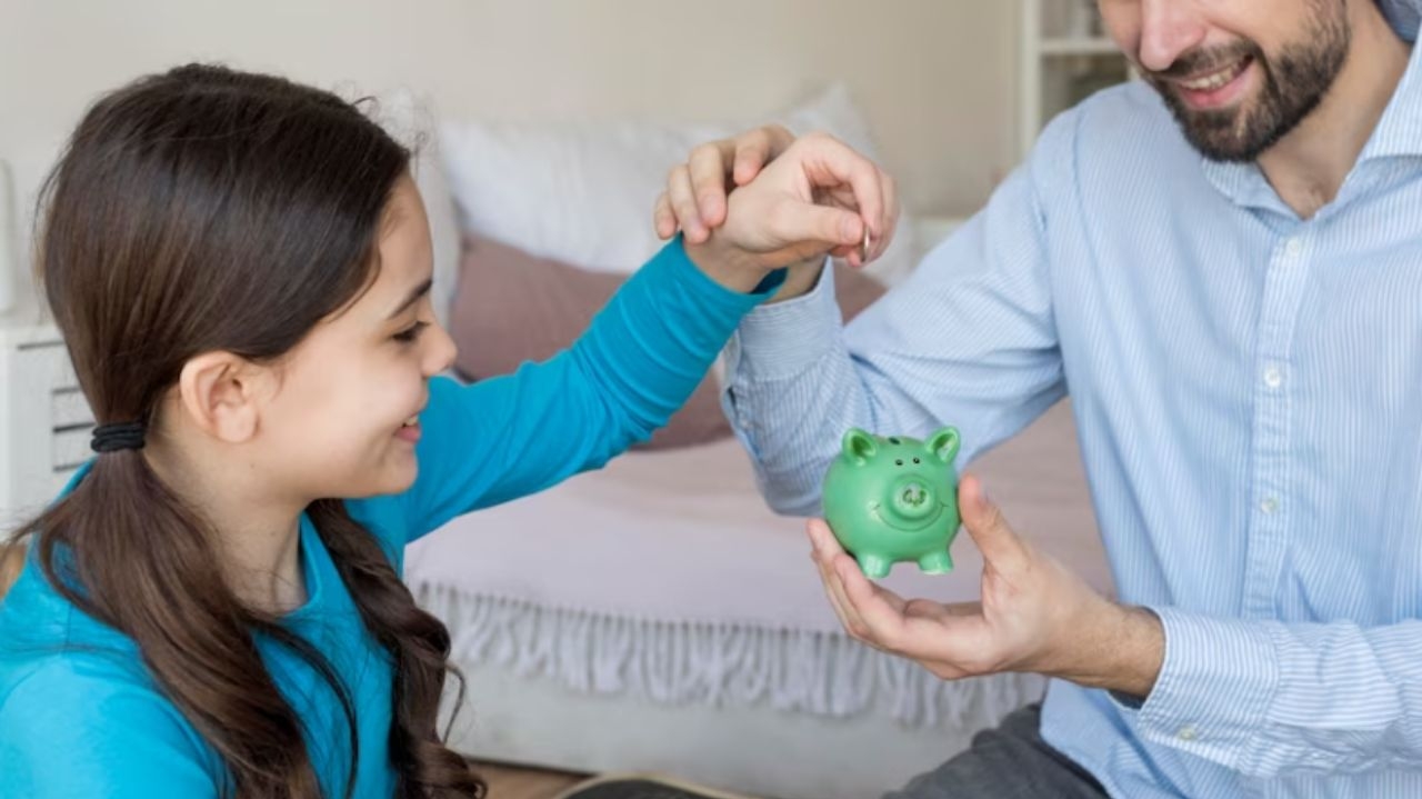 70% das mães apoiam educação financeira e uso de mesadas para os filhos