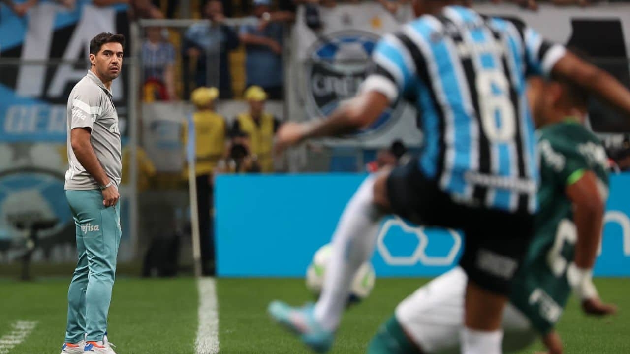 Abel Ferreira, técnico do Palmeiras, é punido com suspensão após acusar arbitragem