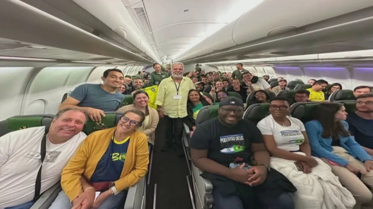 Primeiro da FAB com brasileiros resgatados decola de Israel