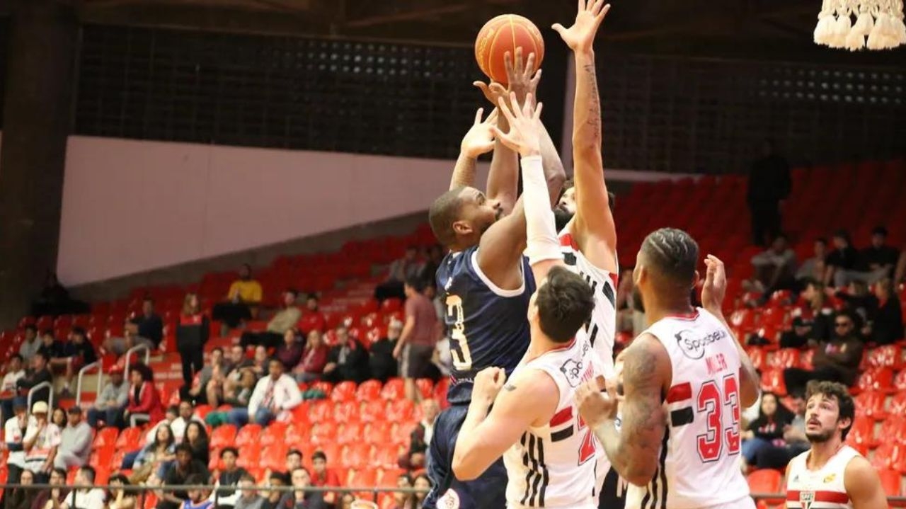 São Paulo supera Mogi e garante vaga na Final Four do Paulista
