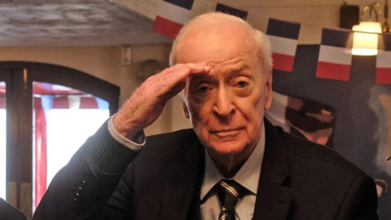 Michael Caine está oficialmente aposentado aos 90 anos
