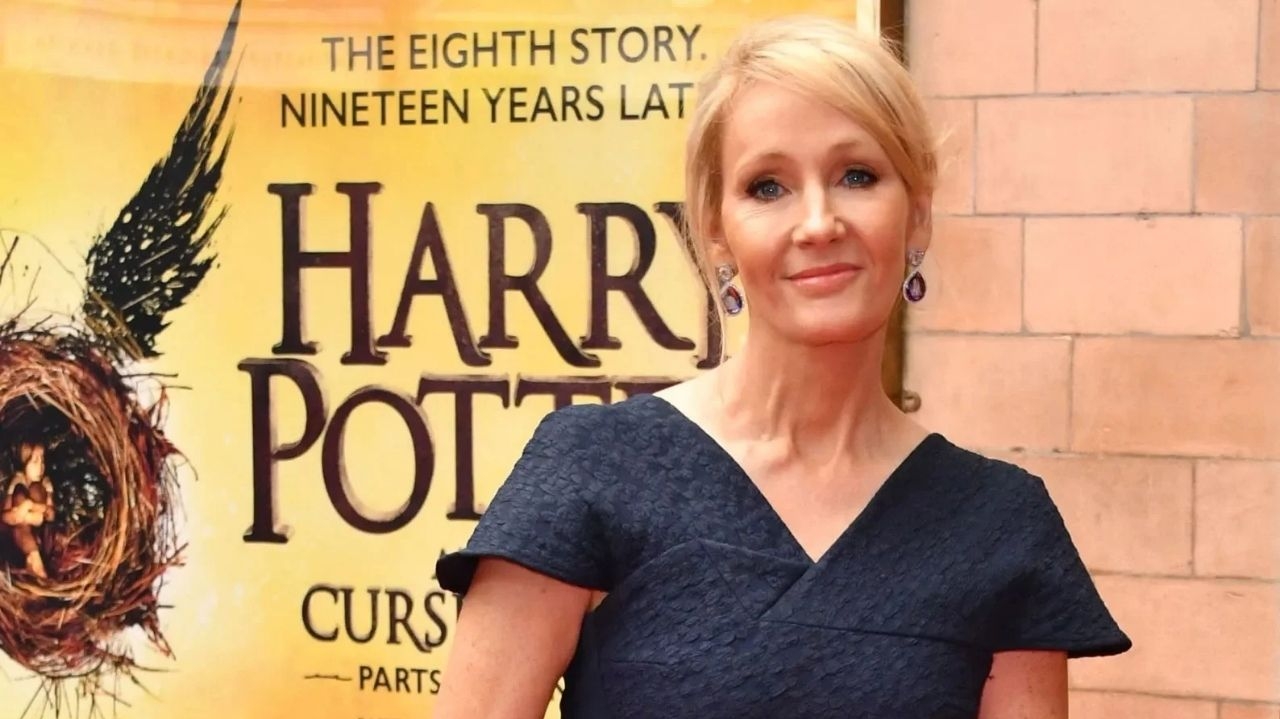 JK Rowling gera revolta em redes sociais por atos transfóbicos
