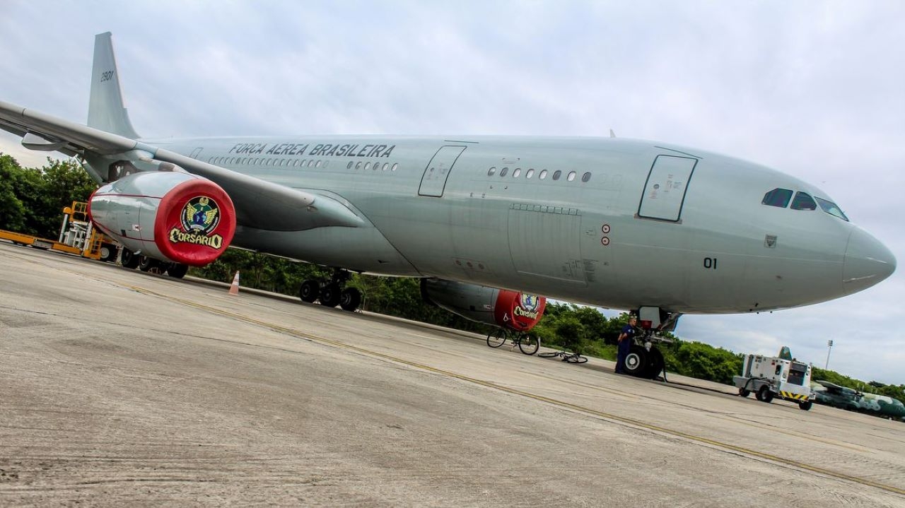 Último avião da 1ª etapa de brasileiros repatriados chega ao Rio de Janeiro