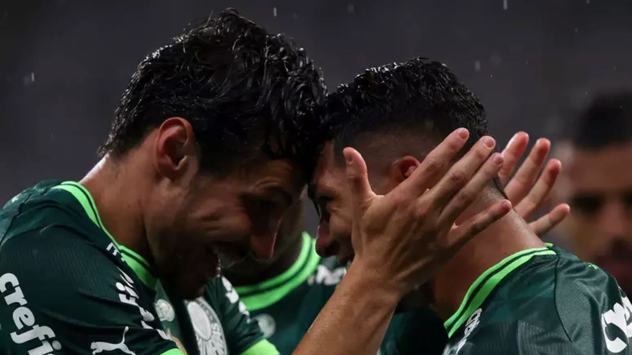 Rony e Raphael Veiga discutem durante derrota do Palmeiras para o Atlético-MG