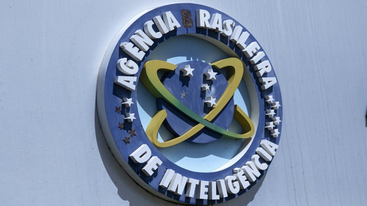 Comissão de Inteligência conversou com diretor da Abin em reunião secreta