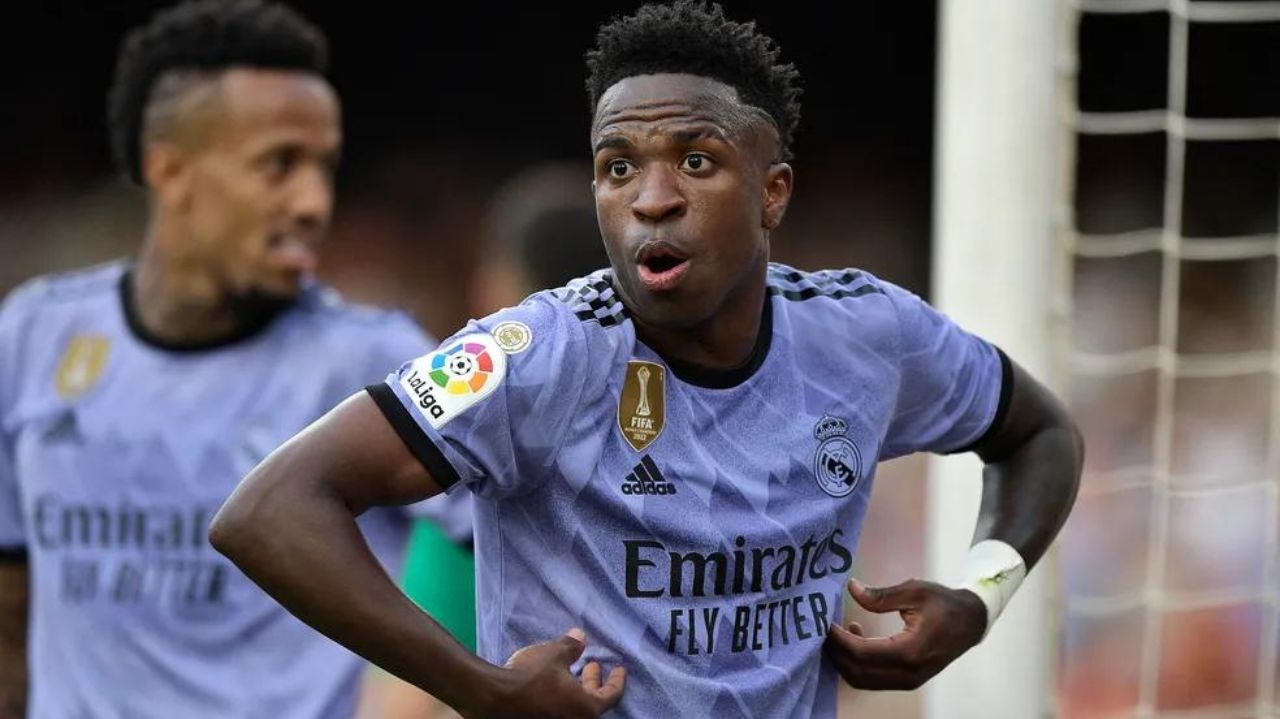 Vini Jr. enfrenta racismo novamente na Espanha e torcedor é expulso